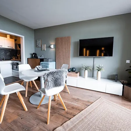Panorama Apartment *